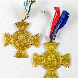 Lote siguiente: Dos medalla de la Excelencia