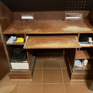 Mueble Escritorio Adaptado con Puertas y Llaves - imagen 4