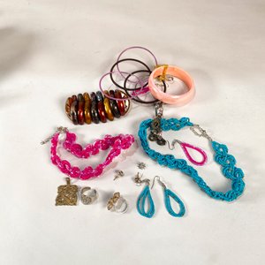 Lote anterior: Lote de Bijouterie Variada: Collares, Pulseras y Caravanas