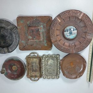Lote de 7 Ceniceros Antiguos de Metal y Bronce Labrados - imagen 3