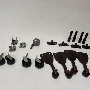 Lote de Ruedas y Soportes Metálicos Varios - imagen 5