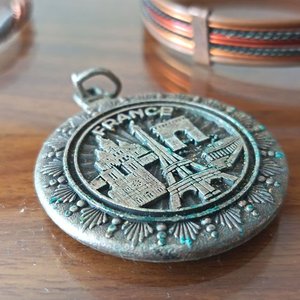 Lote de 5 Pulseras de Cobre y Metal con Medalla Souvenir de Francia - imagen 4