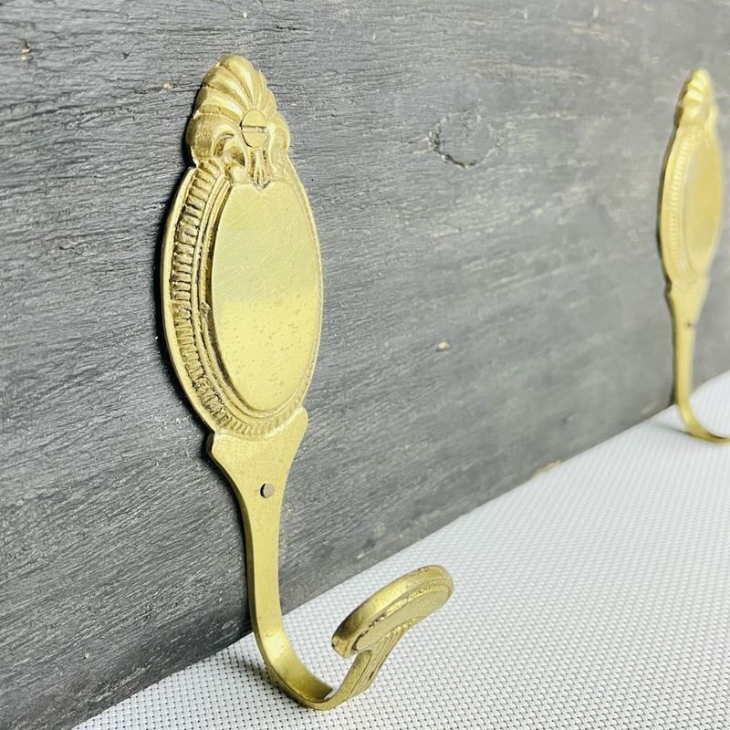 Perchero rústico de madera y bronce para decoración - imagen 2