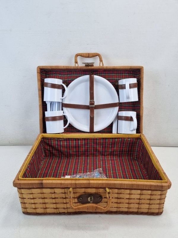 Canasto de Mimbre para Picnic con Vajilla Completa - imagen 1