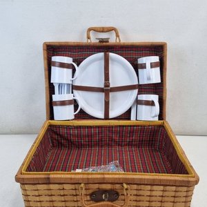Lote anterior: Canasto de Mimbre para Picnic con Vajilla Completa