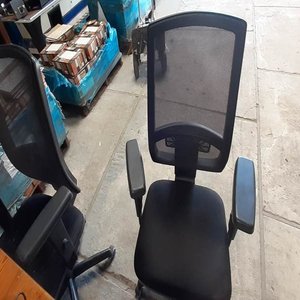 Lote anterior: Sillas de Escritorio Negras con Respaldo de Malla