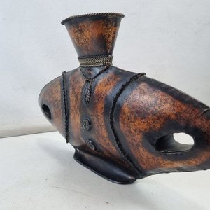Jarrón Decorativo Diseño Moderno Patinado con Relieves y Cordón Metálico - imagen 4