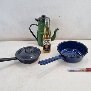 Juego Antiguo de Cafetera y Utensilios Enlozados Verdes y Azules - imagen 2