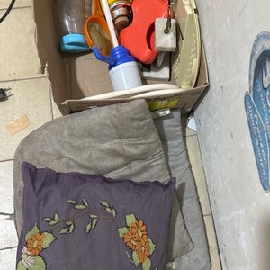 Lote siguiente: Lote de Almohadones y Objetos Varios