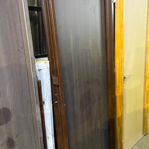Lote anterior: Una puerta interior mdf marco de chapa color marron con detalle 203 x 76 cm