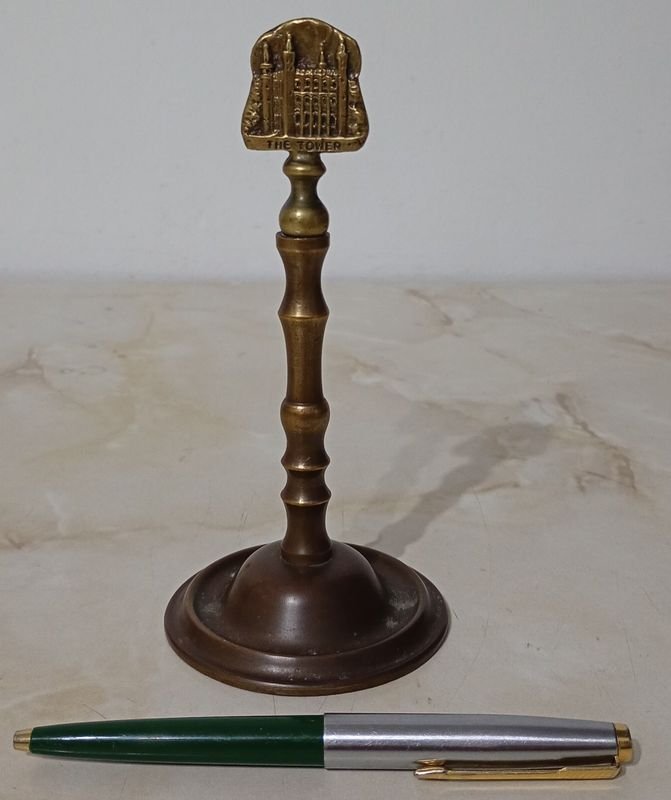 Lote anterior: Papeles de Bronce con la imagen de 'The Tower'