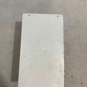 Mesa Decorativa Blanca con Patas de Madera - imagen 7