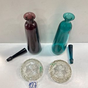 Dos Botellones Altos de Vidrio con Tapones y Dos Ceniceros de Cristal - imagen 3