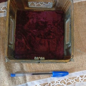 Caja Estilo Victoriano Antigua de Metal con Bronce y Vidrio Biselado - imagen 2