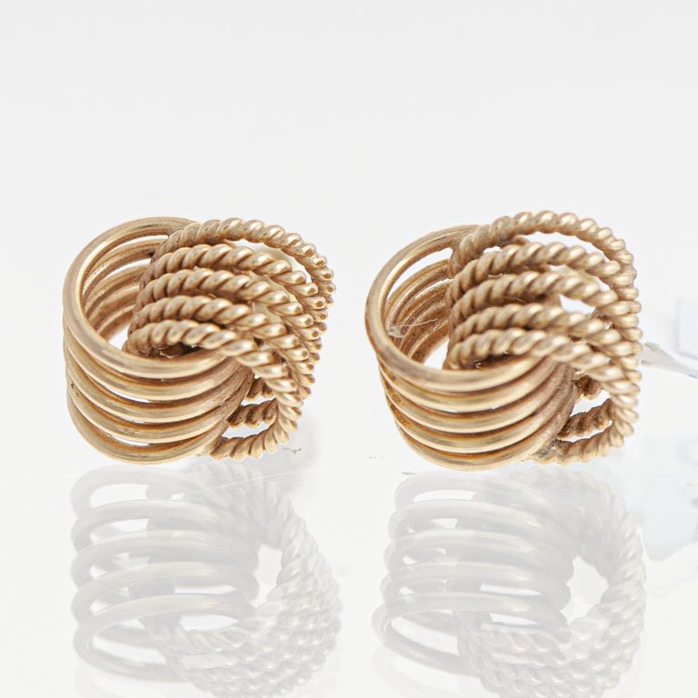 Lote siguiente: Par de tornillos oro 18k, nudos