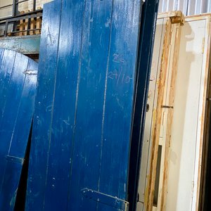 Portón Azul de Madera a Dos Hojas - imagen 3