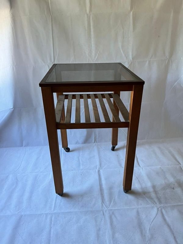 Mesa en madera con estante de vidrio EXCELENTE ESTADO - imagen 2