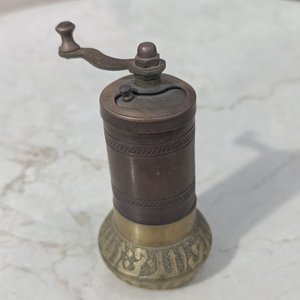 Antiguo Molinillo Turco de Bronce Funcional - imagen 2