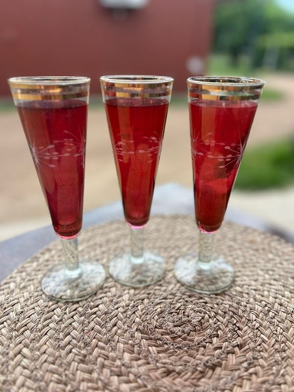 Tres Copas de Vino Pequeñas Retro - imagen 2