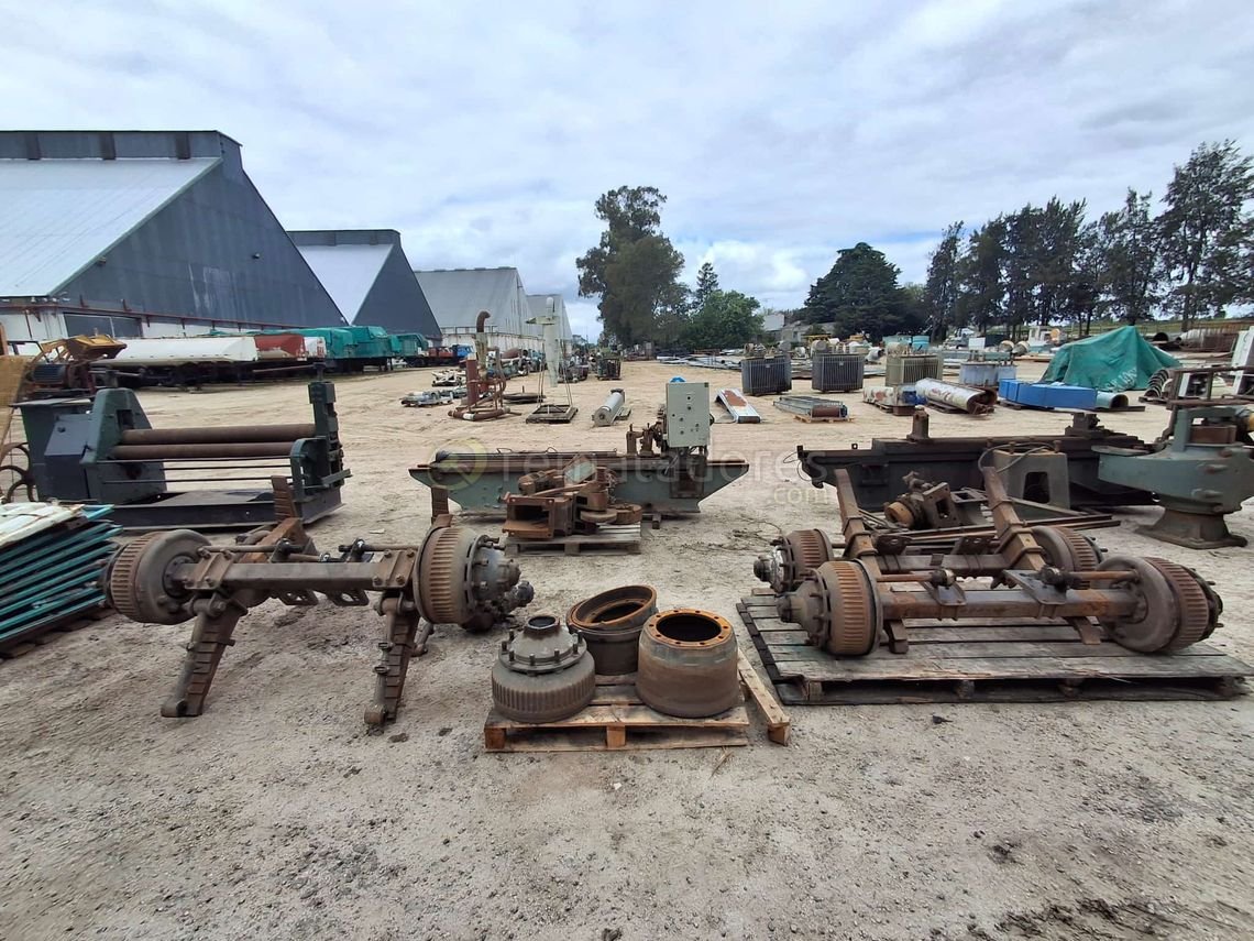 Lote de Maquinaria Industrial y Autopartes
