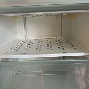Freezer Vertical White Westinghouse WU175BSW Blanco con 5 Estantes - imagen 11