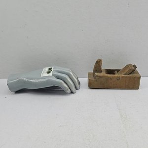 Lote anterior: Cepillo de carpintero antiguo de madera