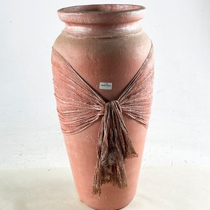 Lote anterior: Jarrón de Cerámica Rosado con Detalle de Tela