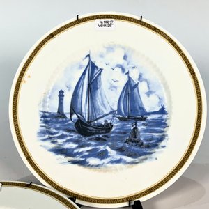 Dos Platos Llanos de Porcelana Blanca con Decoración Náutica y Molino - imagen 1