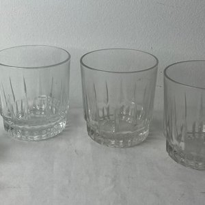 Juego de 4 Vasos Bajos para Whisky de Vidrio Prensado - imagen 4
