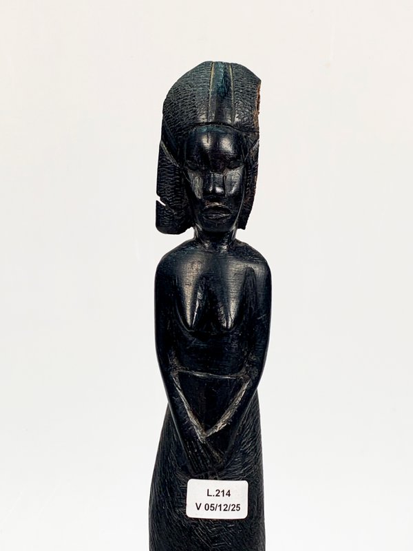Escultura de madera africana con torso desnudo - imagen 2
