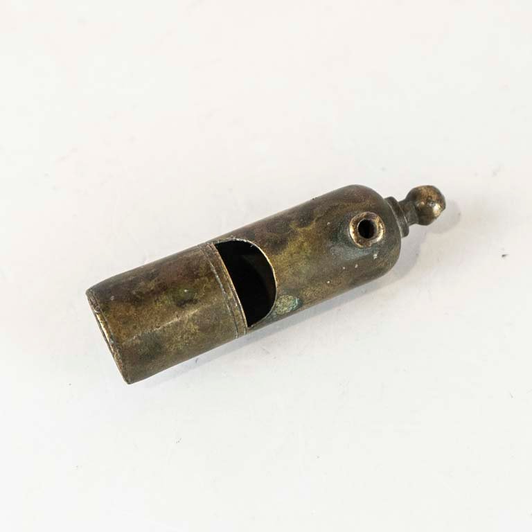 Lote siguiente: Silbato de bronce con faltantes - Medidas: 6cm