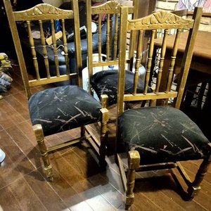 Juego de 6 Sillas de Madera Torneada y Tallada con Tapizado Negro - imagen 5