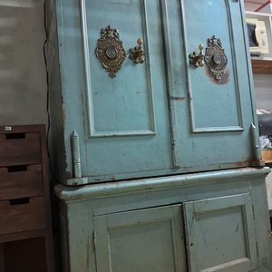 Antigua Caja Fuerte de Hierro con Llaves y Base de Madera - imagen 7