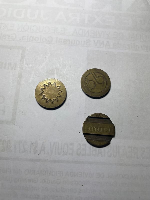Monedas de Teléfono Antiguas de Bronce - imagen 1