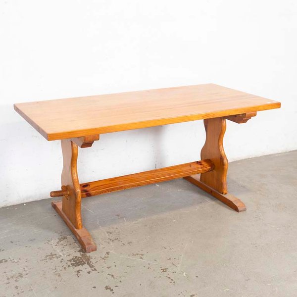 Mesa de comedor en pino ajustable y detalles en la madera - imagen 1