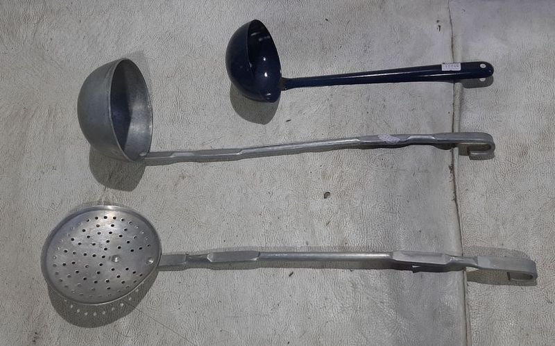 Herramientas de cocina: estufa a gas, cucharón y escurridor - imagen 3