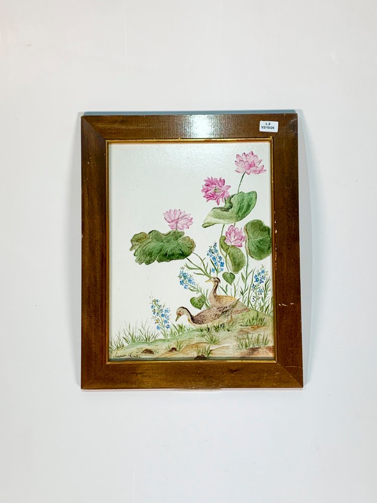 Cuadro sobre azulejo con patos y flores, firmado
