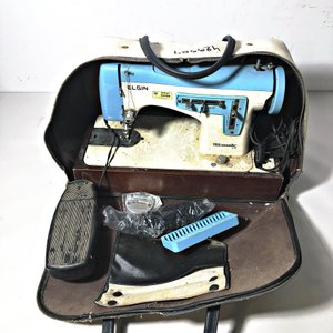 Máquina de Coser Elgin Ultramatic M25 con Maletín - imagen 1