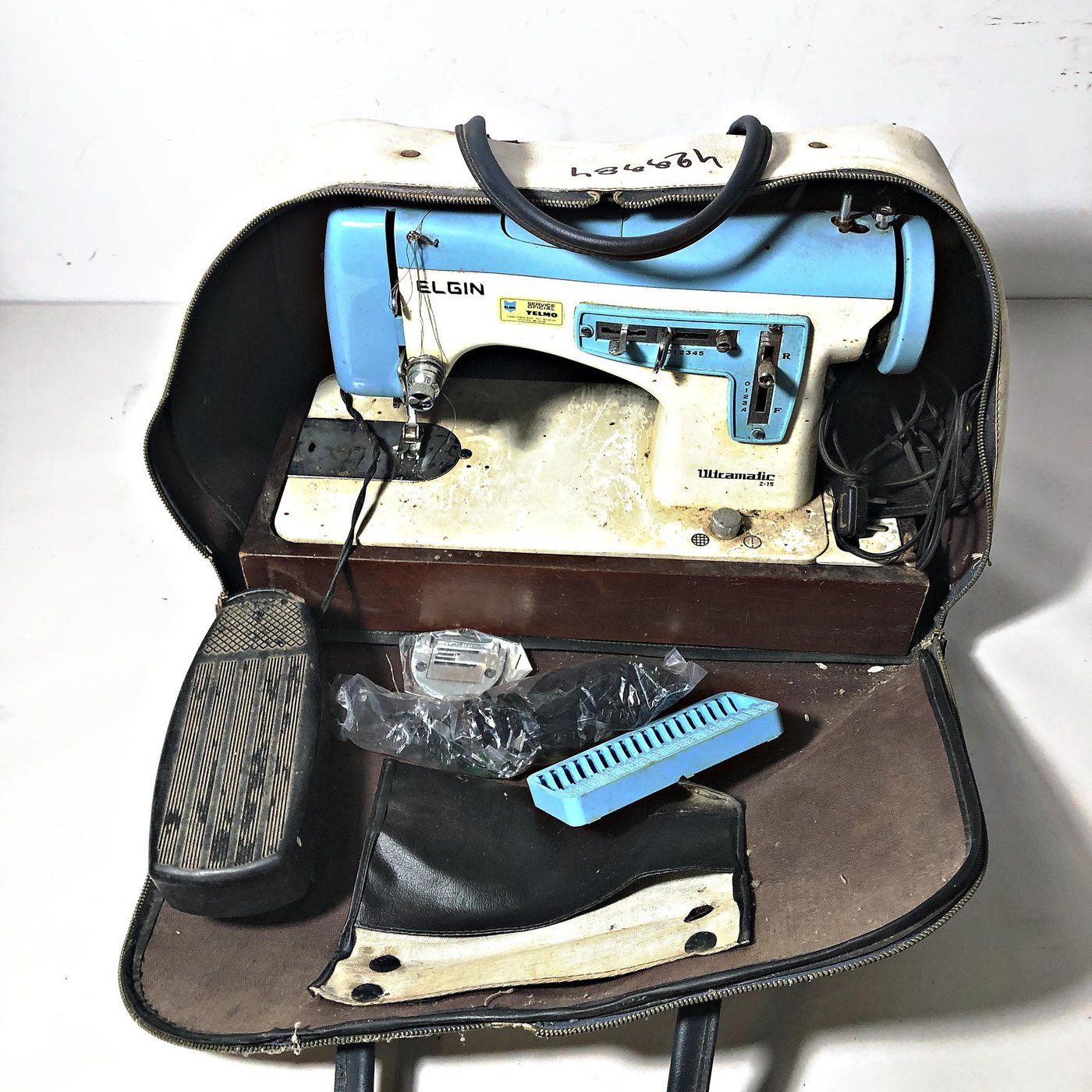 Máquina de Coser Elgin Ultramatic M25 con Maletín