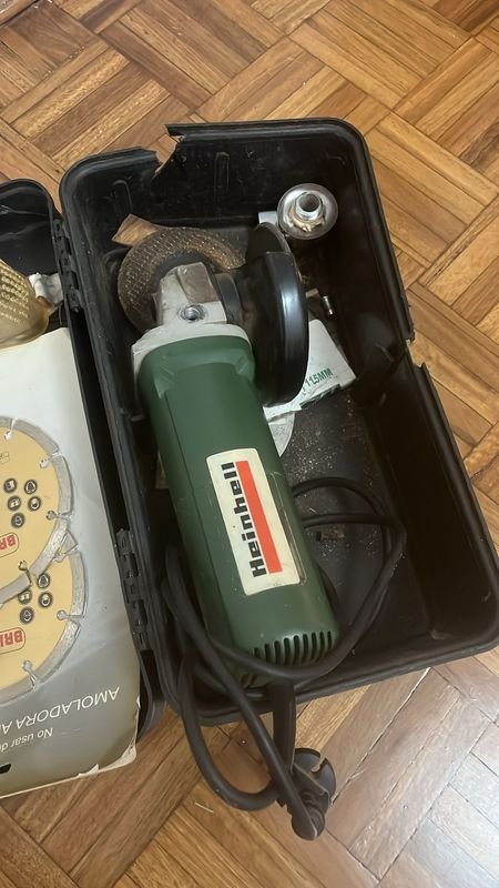 Pulidora eléctrica con accesorios y herramientas - imagen 3