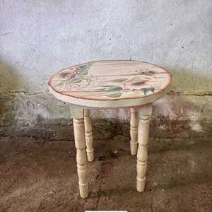Mesita de Arrime Redonda Restaurada con Diseño Floral - imagen 4