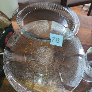 Lote anterior: Fuente de horno y fuente de vidrio con diseño floral