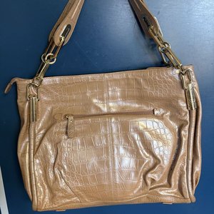 4 Carteras Beige Estilo Cocodrilo con Cadena Dorada - imagen 2
