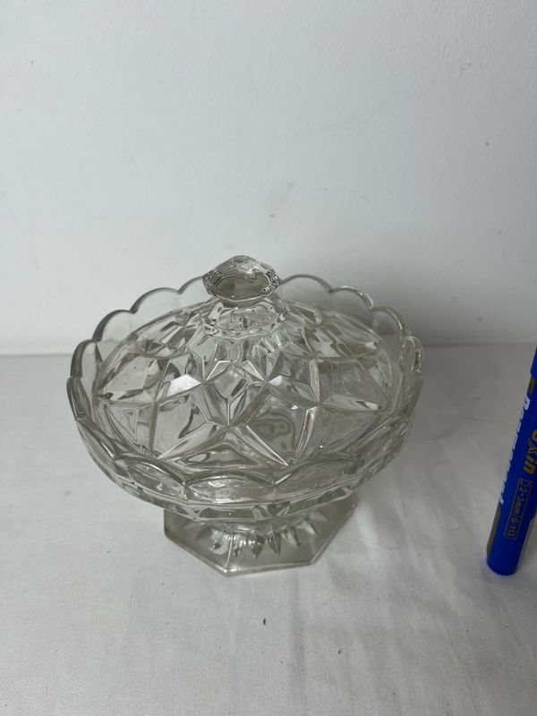 Caramelera de vidrio transparente con tapa y bolígrafo azul - imagen 2
