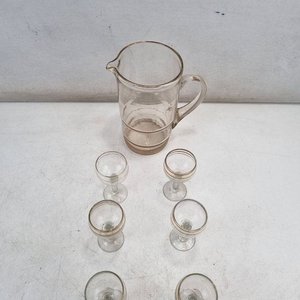 Set de Jarra y 6 Copas de Vidrio con Bandas Doradas - imagen 3