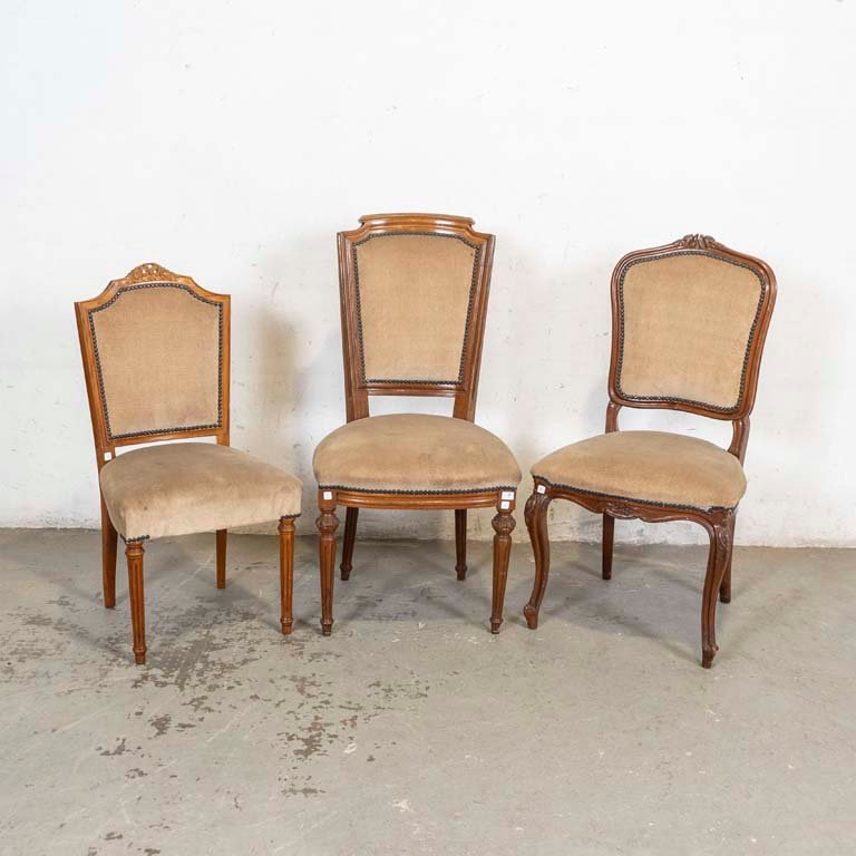 Lote de Tres Sillas Estilo Luis XV Tapizadas en Beige