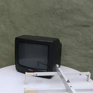 Lote anterior: Televisor Konka con Soporte Metálico