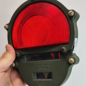 Lote siguiente: Farol Trasero para Humvee Militar