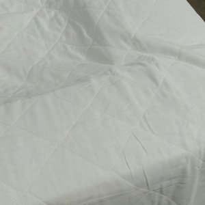 Protectores de Colchón Blancos Capitoneados 1.80m x 2m con Elásticos - imagen 2