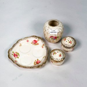 Conjunto de Porcelana Inglesa: Plato con Pimentero, Salero y Florero Floral - imagen 2